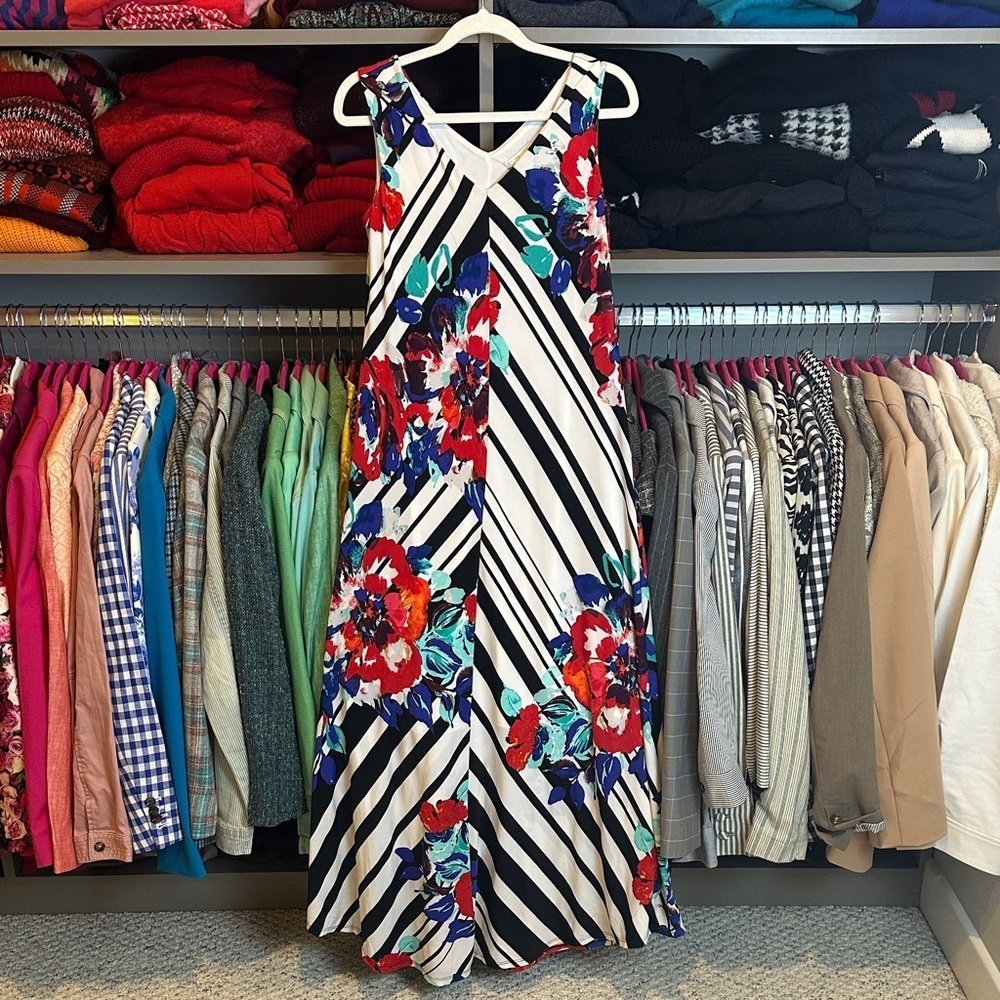 C Est. 1946 white/red/black/blue print sleeveless lined v neck maxi dress XS